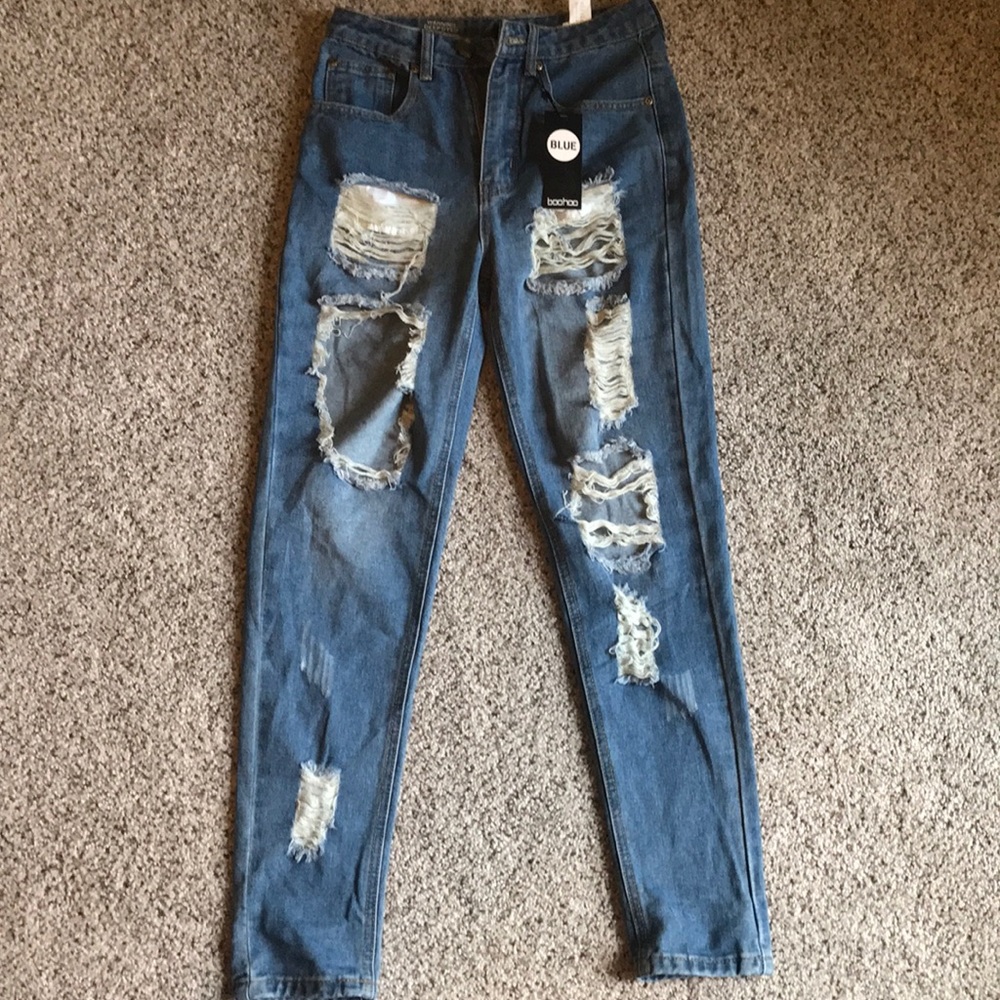 Distressed high waisted Mom Jeans